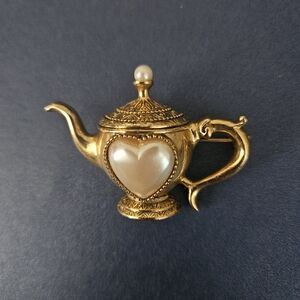 Brooch, teapot shape